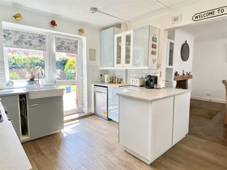 1 Cruckton Close-16.jpg