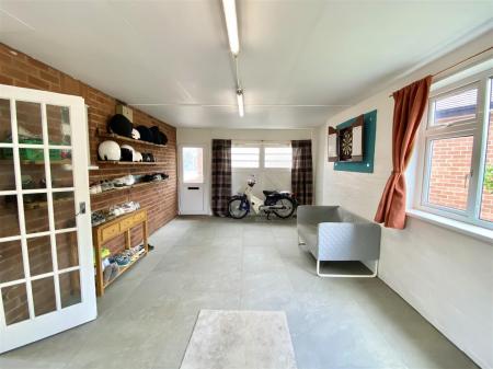 1 Cruckton Close-3.jpg