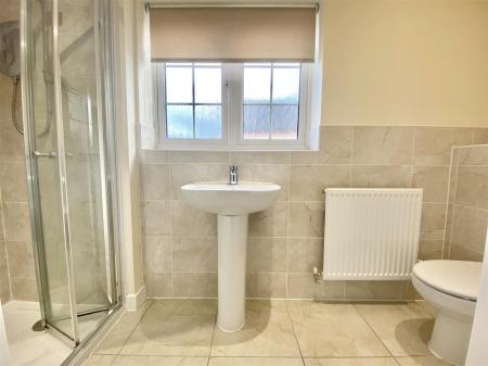 8 Roberts Way-11.jpg