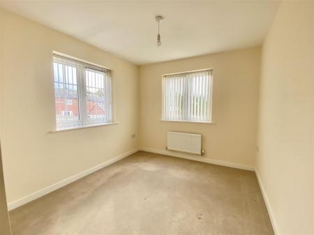 8 Roberts Way-15.jpg