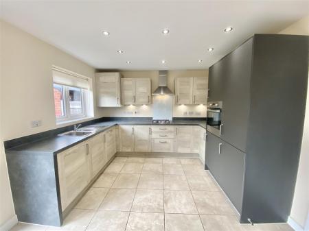 8 Roberts Way-8.jpg