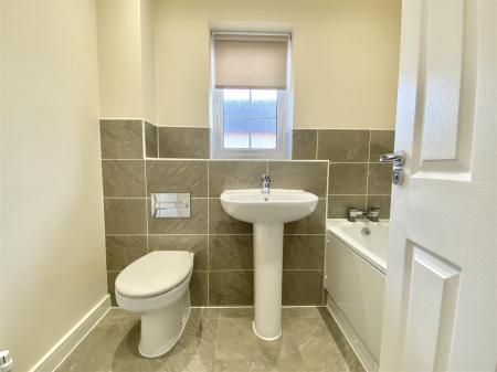 8 Roberts Way-14.jpg