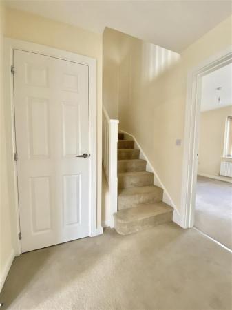 8 Roberts Way-9.jpg
