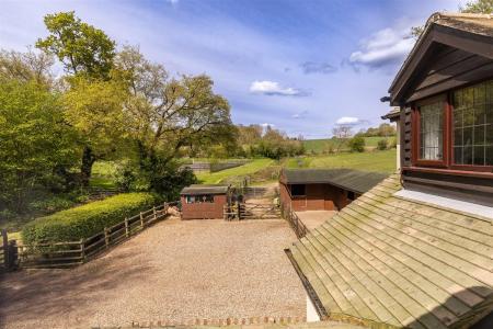 Roding Brook Cottage   (26).jpg