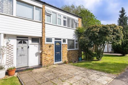 6 Highfield Green   (27).jpg