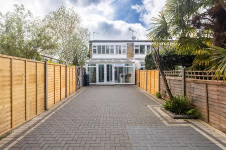 6 Highfield Green   (24).jpg