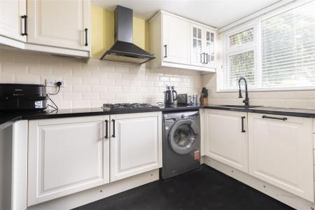 6 Highfield Green   (4).jpg