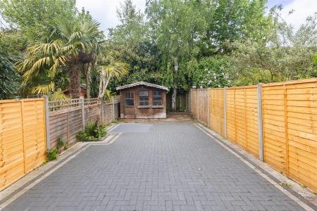 6 Highfield Green   (22).jpg