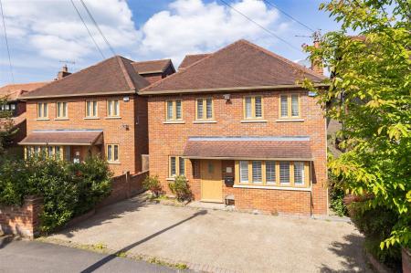 30B Blackacre Road Theydon Bois, Essex, CM16 7LU (