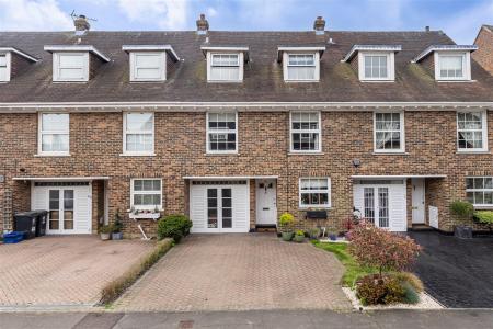 66 Theydon Grove (34).jpg