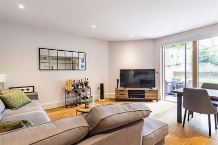 Flat 3  32 Palmerston  (9).jpg