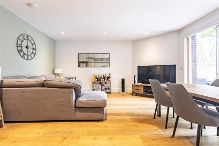 Flat 3  32 Palmerston  (8).jpg