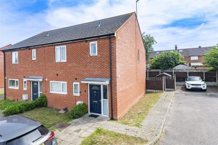 12 Barkers Way   (19).jpg