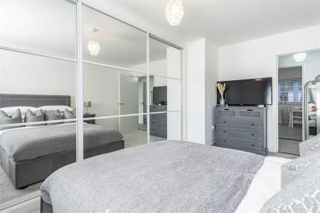 2 Archer Close  (9).jpg