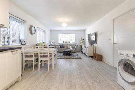 2 Archer Close  (6).jpg