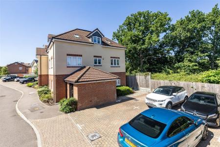 2 Archer Close  (16).jpg