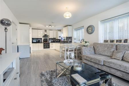 2 Archer Close  (5).jpg