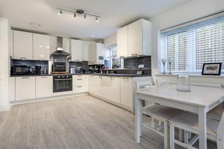 2 Archer Close  (4).jpg