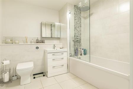 2 Archer Close  (13).jpg