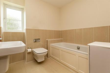 28 Kings Wood  (20).jpg
