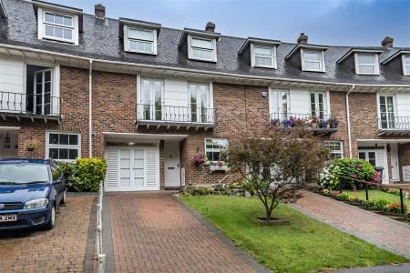 88 Theydon Grove (28).jpg