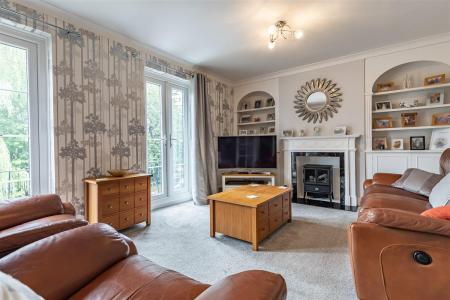88 Theydon Grove (14).jpg