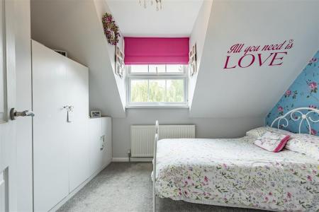 88 Theydon Grove (16).jpg