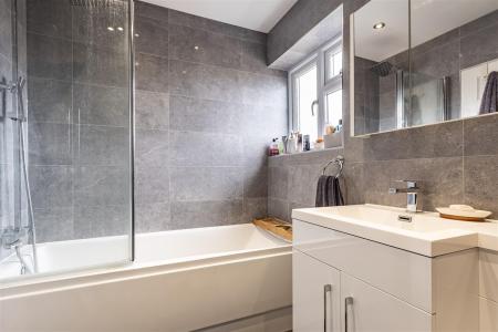 16a Amesbury Close (3).jpg