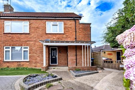 16a Amesbury Close (17).jpg