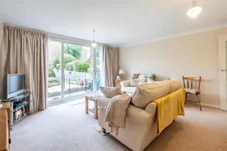 17 Highfield Green  (6).jpg