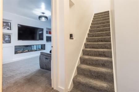 4, Forest Close (3).jpg