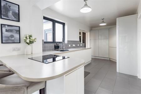 4, Forest Close (10).jpg