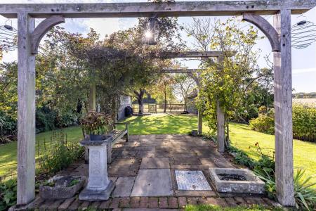 Willow Cottage 43 Berwick Ln  (27).jpg