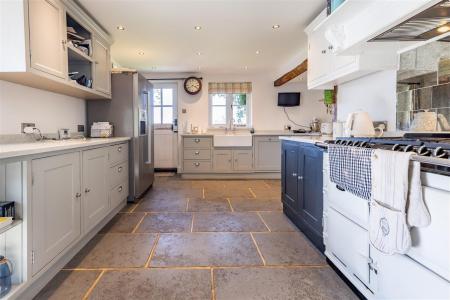 Willow Cottage 43 Berwick Ln  (5).jpg