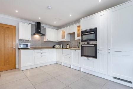 1a, Bumbles Green (4).jpg