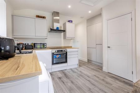 1a, Bumbles Green (36).jpg