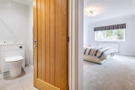 1a, Bumbles Green (18).jpg