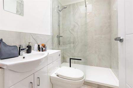 1a, Bumbles Green (34).jpg