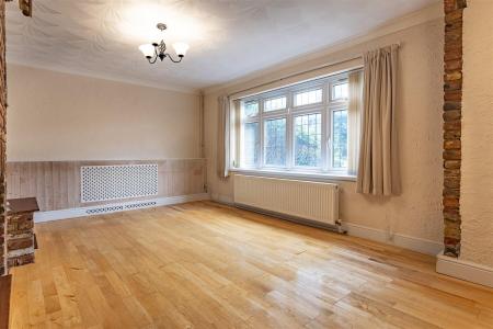 73  Centre Drive  (2).jpg