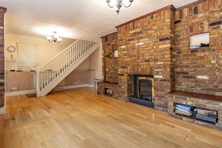 73  Centre Drive  (3).jpg