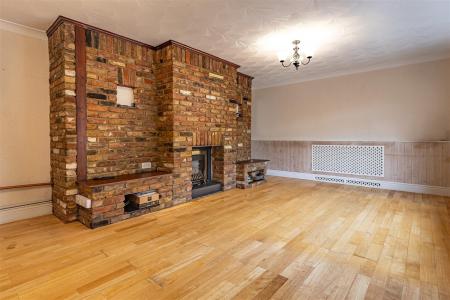 73  Centre Drive  (1).jpg