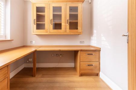 30B Blackacre Road Theydon Bois, Essex, CM16 7LU (