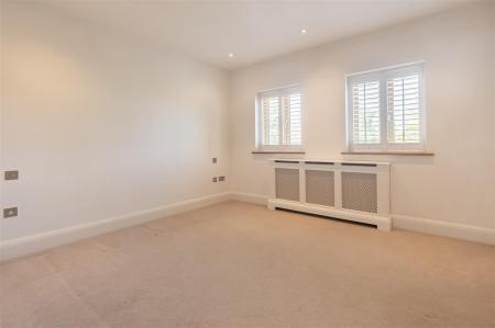 30B Blackacre Road Theydon Bois, Essex, CM16 7LU (