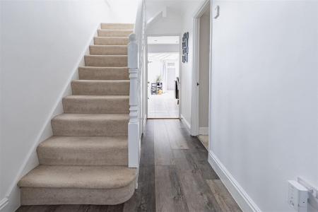 9 Hillcrest Way (1).jpg