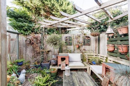 9  Green Close (20).jpg