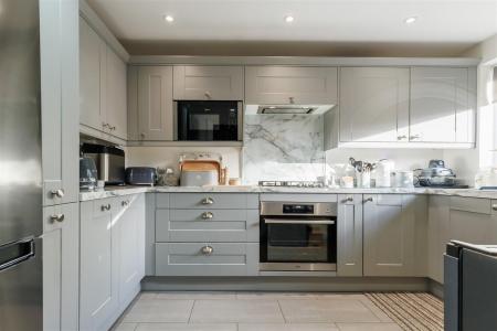 9  Green Close (3).jpg