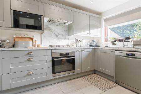 9  Green Close (4).jpg