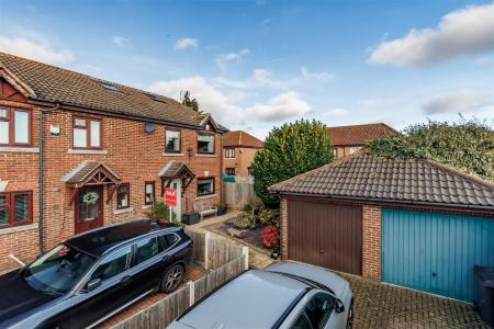 9  Green Close (23).jpg