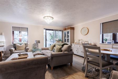 9  Green Close (5).jpg