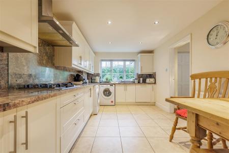 223, High Road (8).jpg